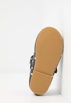 Le moins cher ✔️ Friboo Babies Prix Exclusifs ballerines rond enfant 🧨 12 Le moins cher ✔️ Friboo Babies Prix Exclusifs ballerines rond enfant 🧨 -Friboo Soldes 21020140d04843549c5870b640ecd327